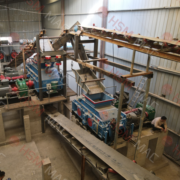 對輥破碎機現場 對輥破碎機現場